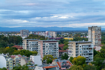 Fototapeta na wymiar Panoramica, panoramic, vista, view, paisaje, landscape o skyline de la ciudad de Plovdiv, pais de Bulgaria