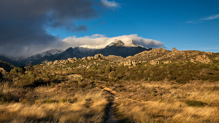 skyline de la sierra de guadarrama. 