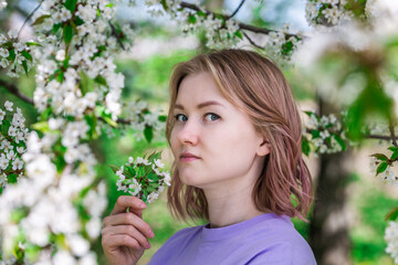 Model in blossoming trees