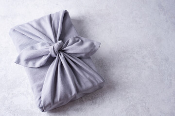 Fototapeta na wymiar Zero waste concept, gift wrapping in reusable linen fabric.