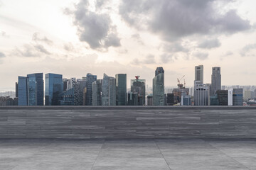 Obraz premium Panoramic Singapore skyline view, concrete observatory deck on rooftop, sunset. Asian corporate and residential lifestyle. Financial city downtown, real estate. Product display mockup empty roof
