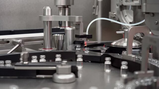 Equipment for the pharmaceutical and chemical industry, the work of the installation for filling and sealing of vials with medicine