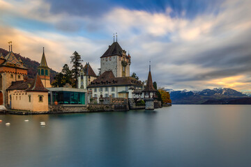 Obraz premium Oberhofen Castle at sunset