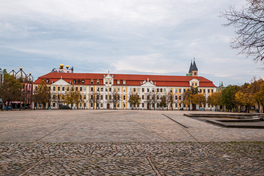 Landtag von Sachsen-Anhalt vom Dom aus gesehen