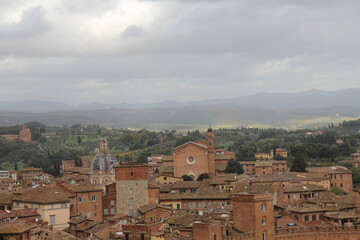 Obraz premium Panorama dal Facciatone, panoramic view of Siena, Italy of church facade, and centuries-old towers & piazzas.