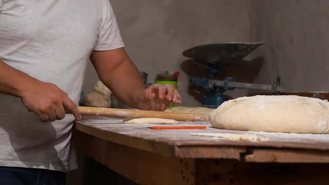 Closing your hands while making the dough for the Mexican bolillo.