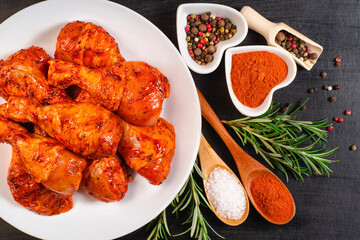 Cooking chicken drumsticks.Raw chicken legs. Delicious marinated chicken legs .Raw chicken legs in a marinade with rosemary and pepper.