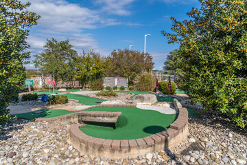 View of a mini golf course with no people at a resort - obrazy, fototapety, plakaty