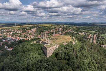 Obraz premium Aerial view of medieval Nograd castle in Northern Hungary above the same name village once held by Turkish forces