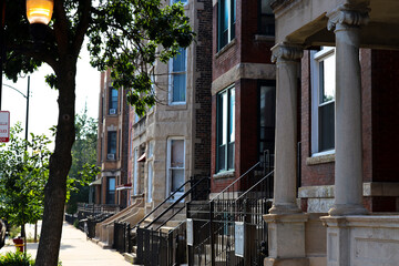 Obraz premium Street View Housing in Urban Chicago