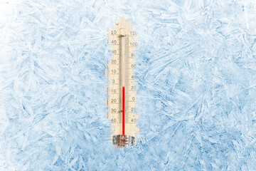 Winter, Frost und ein Thermometer