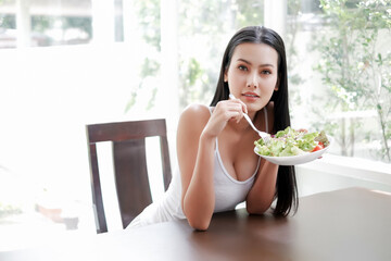 Portrait sexy asia woman with salad, healthy diet concept