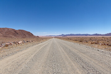 Fototapeta na wymiar Piste im Namib Naukluft Park