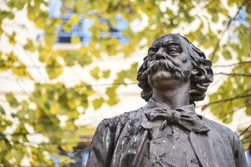 Gustave Flaubert auteur ecrivain statue Rouen France Normandie