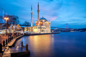 Fototapeta na wymiar Ortaköy Mosque also known as Büyük Mecidiye Camii in Beşiktaş, Istanbul, Turkey