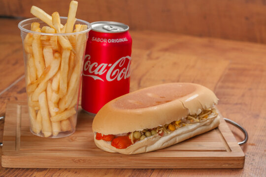 Foto de Hot Dog - cachorro quente brasil, combo com batatas do