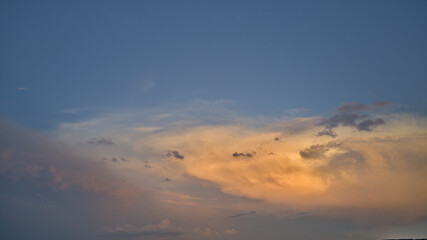 Wolken bei Sonnenuntergang