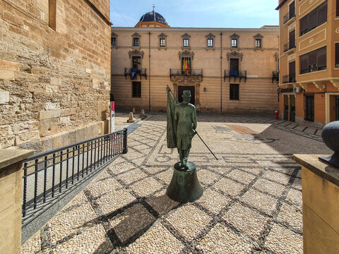Vega Baja del Segura - Orihuela - Estatuas y escudos