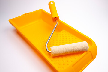 Obraz premium Paint roller and paint tray on a white background 