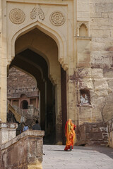 Puerta de entrada a la fortaleza de Mehrangarh en la ciudad de Jodhpur en Rajastán, India