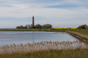 Blick über die Ostsee zum Leuchtturm Flügge auf der Insel Fehmarn
