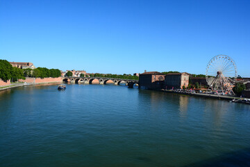 Fototapeta na wymiar Touluse - Le Pont Neuf . La Garonne