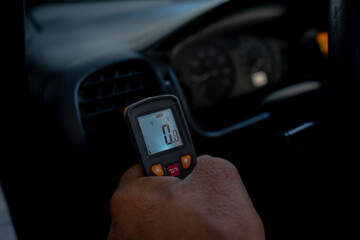 Thermometry of the air conditioning system in the car, checking the performance and refueling of the auto air conditioner