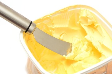 Closeup of the bowl of margarine with the knife.
