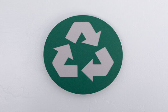 3d rendering of green recycle icon