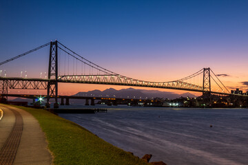 Pôr do sol na  Ponte Hercílio Luz , Florianopolis, Santa Catarina, Brasil