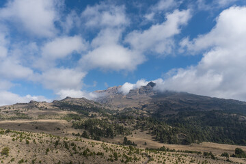 Fototapeta na wymiar iztaccihuatl Amazing volcanic mountains in Puebla, Mexico