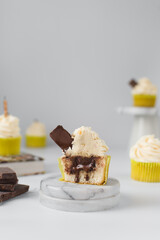 Chocolate filled vanilla cupcakes with white buttercream frosting, plain cupcakes with swirl buttercream, chocolate ganache filled cupcake