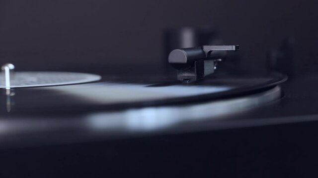 レコードプレイヤーでレコードを再生する