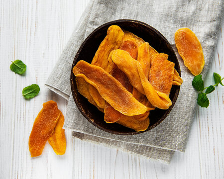 Dried mango slices