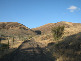 Hiking trail in Eastern Washington in the rain shadow of the Cascades, USA