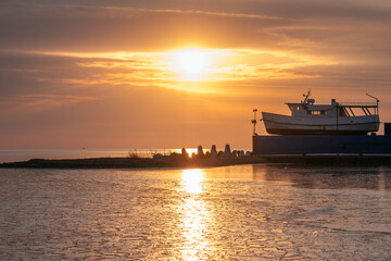 Obraz premium sunset in the port