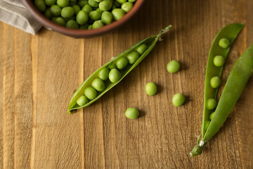 mug with fresh green peas on table