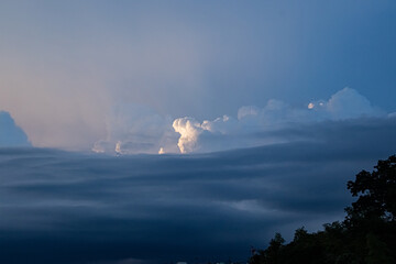 神奈川の空を一面覆う、入道雲
Cumulonimbus that covers the entire sky of Kanagawa