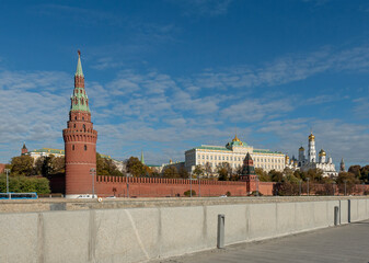 Fototapeta premium View of the Moscow Kremlin from Sofiyskaya embankment