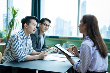 Obraz premium Business partners discussing documents and ideas at meeting and communicating at the office.