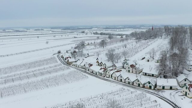 Nieder&ouml;sterreich im Winter. Kellergasse Galgenberg bei Wildend&uuml;rnbach.
