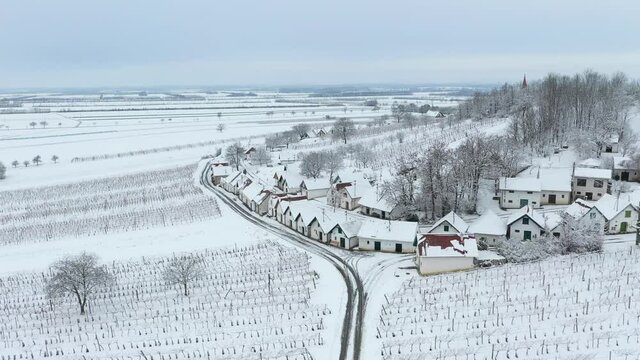 Nieder&ouml;sterreich im Winter. Kellergasse Galgenberg bei Wildend&uuml;rnbach.