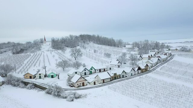 Nieder&ouml;sterreich im Winter. Kellergasse Galgenberg bei Wildend&uuml;rnbach.