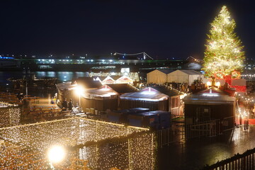 横浜赤レンガ倉庫の夜景　クリスマスマーケット