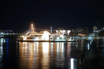 横浜赤レンガ倉庫の夜景　クリスマスマーケット