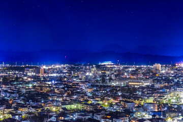 栃木県庁舎から見える明かりが綺麗な夜の街並み