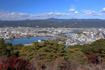 Obraz premium 五台山展望台から工石山を望む 秋 （高知県 高知市街地）