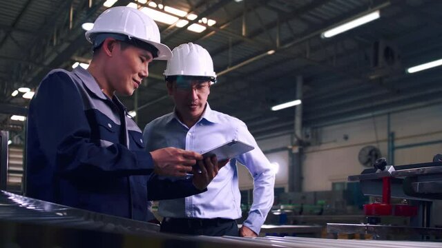 An engineer is explaining remote machine control to industrial owners.