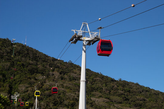 Cable car in Balne&aacute;rio Cambori&uacute;