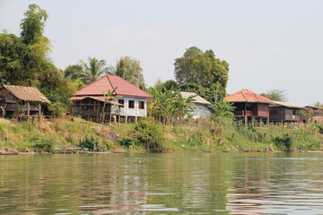 Obraz premium along the river mekong in laos 